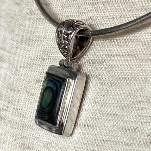 Sterling Silver Paua Abalone Pendant Necklace 16" Round Omega Chain - Picture 5 of 16